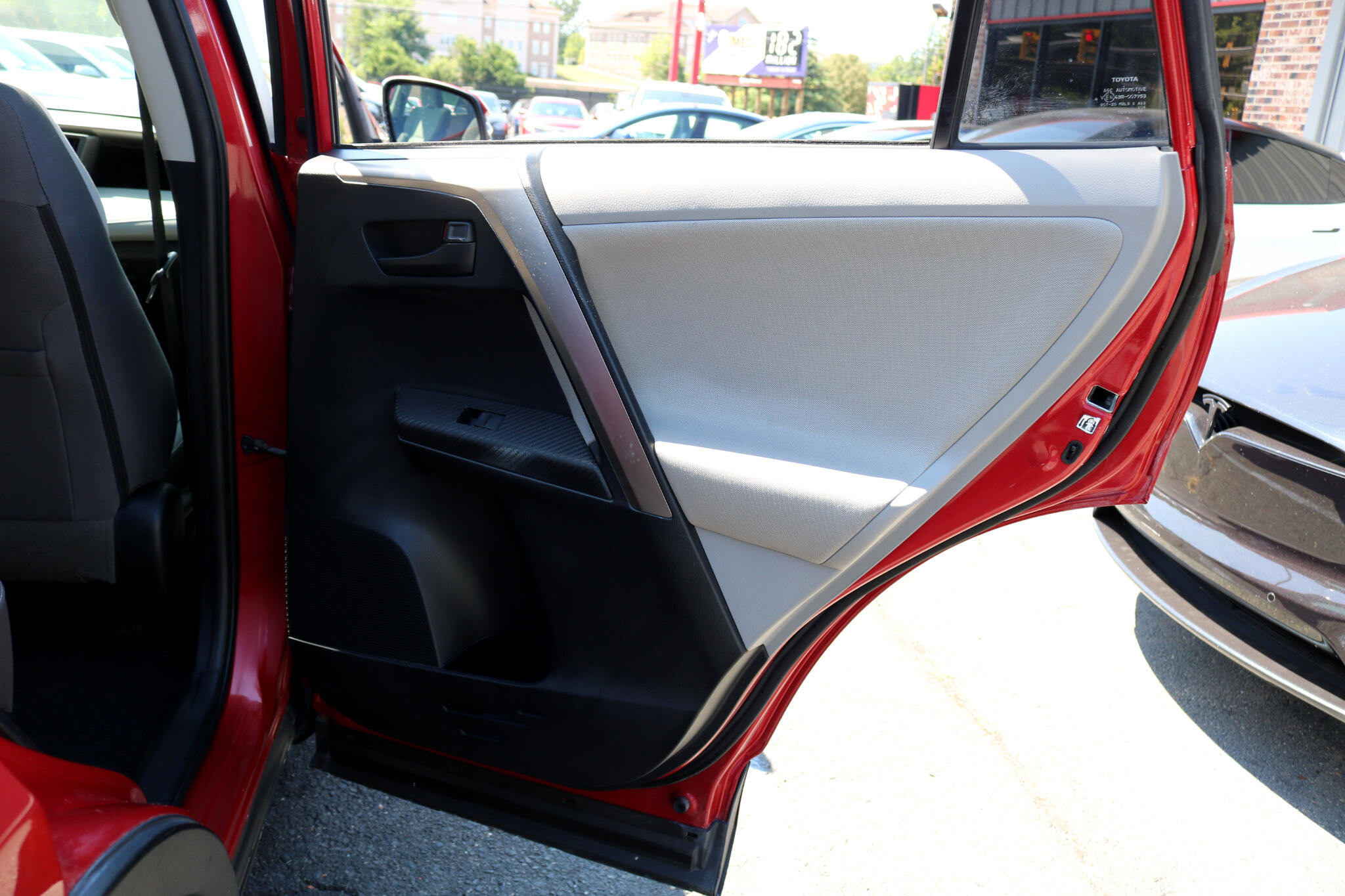 Used 2013 Toyota RAV4 XLE image 35