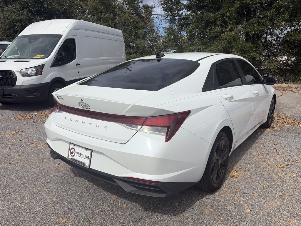 Used 2021 Hyundai Elantra SEL w/ Convenience Package FWD image 7