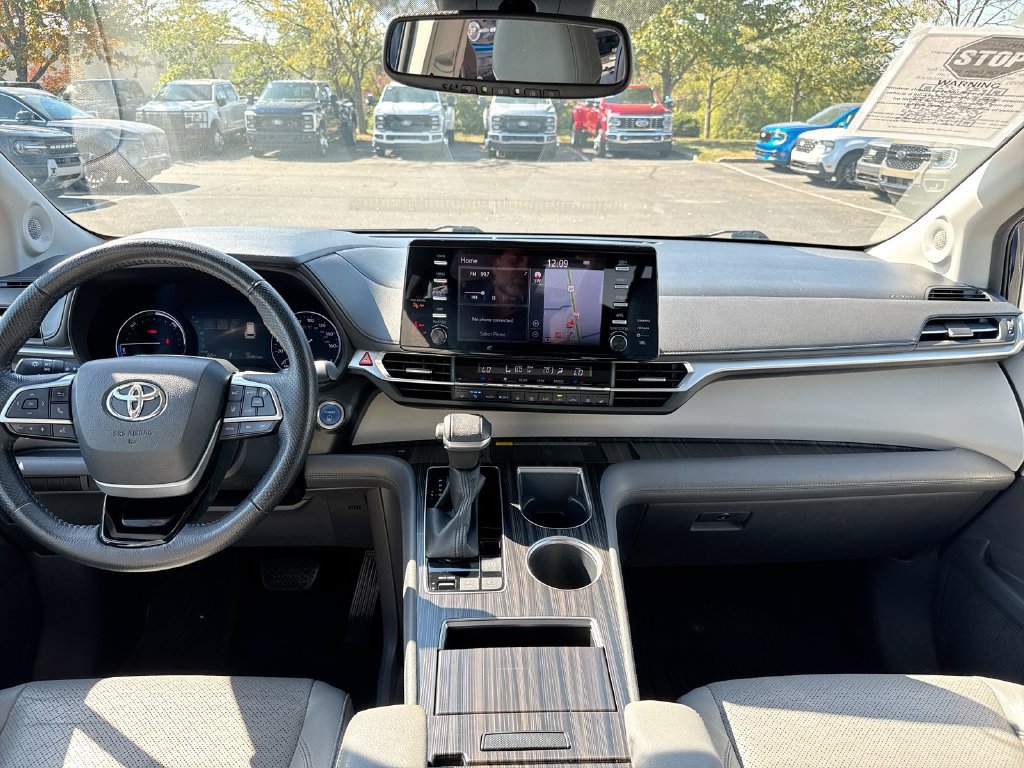 Used 2021 Toyota Sienna Limited FWD image 10