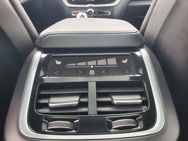 Certified 2022 Volvo XC60 B5 Inscription image 32