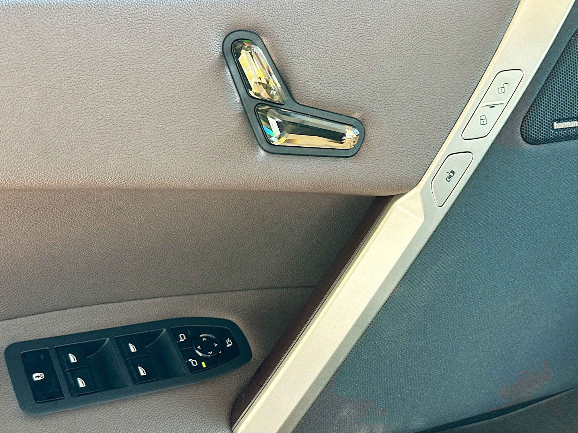 Certified 2023 BMW iX xDrive50 w/ Ultimate Package 2 image 18