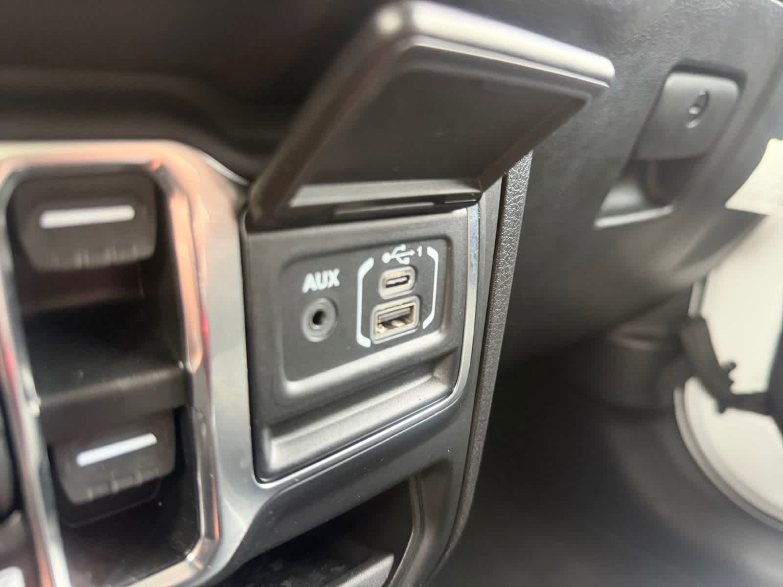 Used 2024 Jeep Wrangler Unlimited AWD/4WD image 33