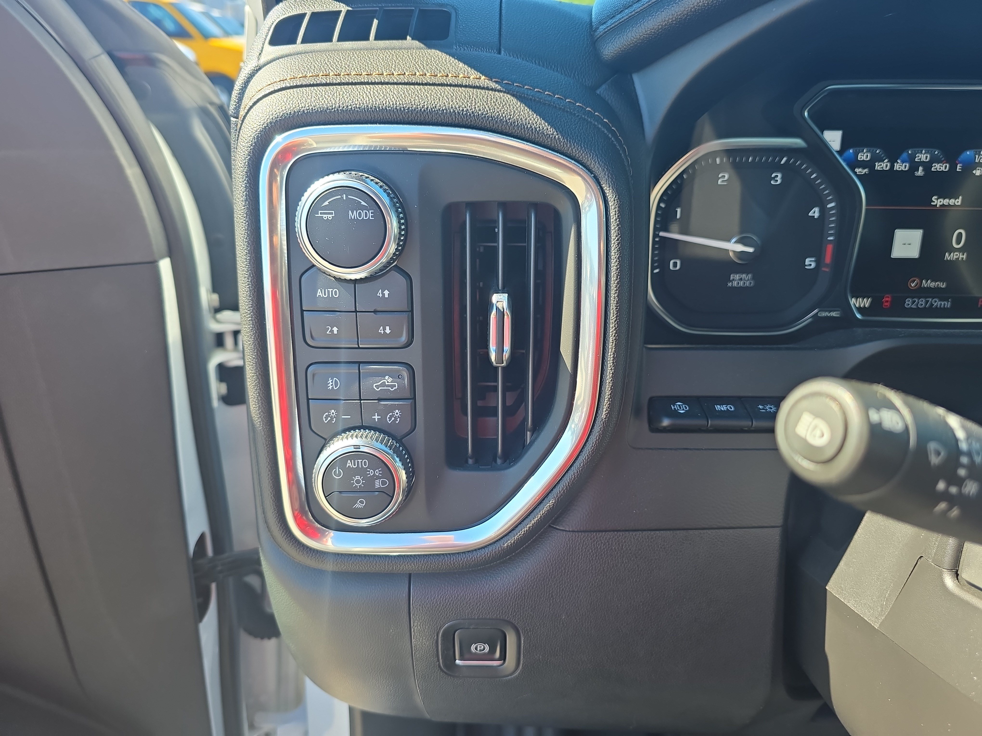 Used 2021 GMC Sierra 2500 AT4 w/ AT4 Preferred Package AWD/4WD image 27