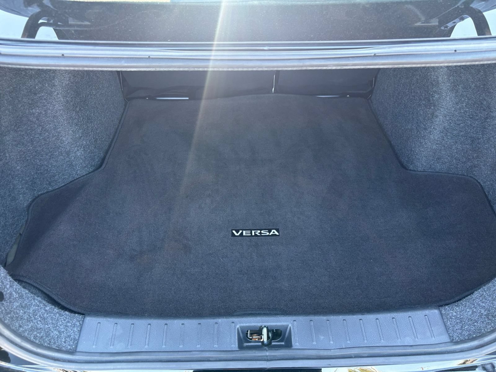 Used 2025 Nissan Versa SV FWD image 29