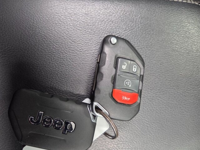 Used 2022 Jeep Wrangler Unlimited Sahara w/ LED Lighting Group AWD/4WD image 26