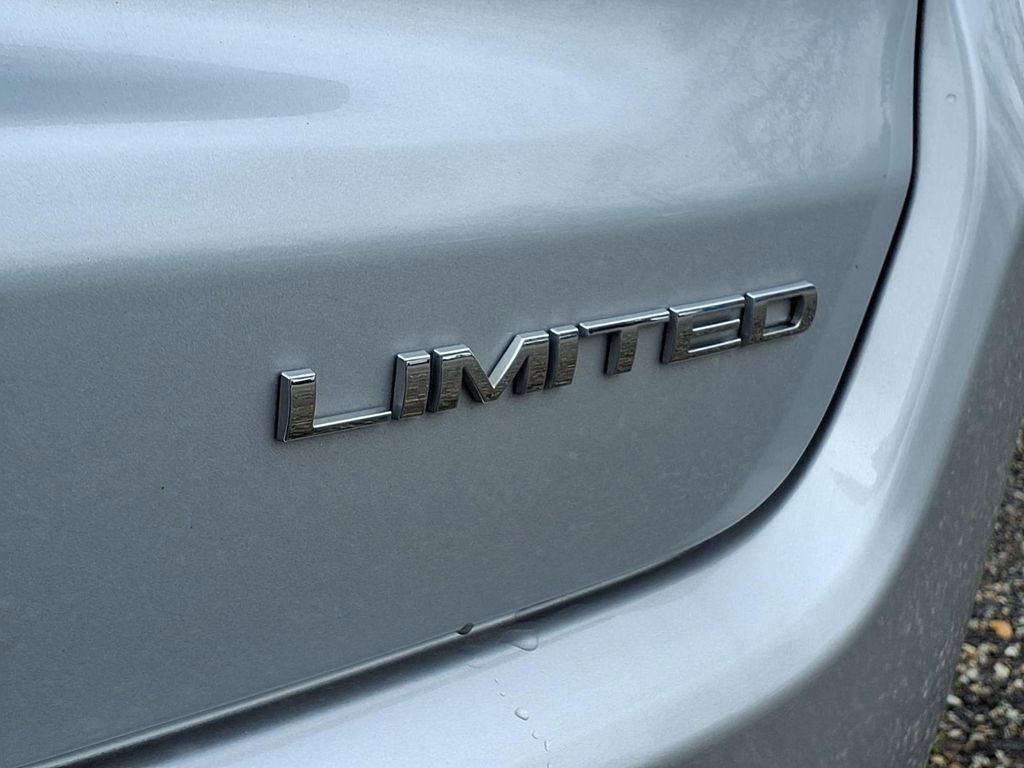 Used 2025 Jeep Compass Limited image 10