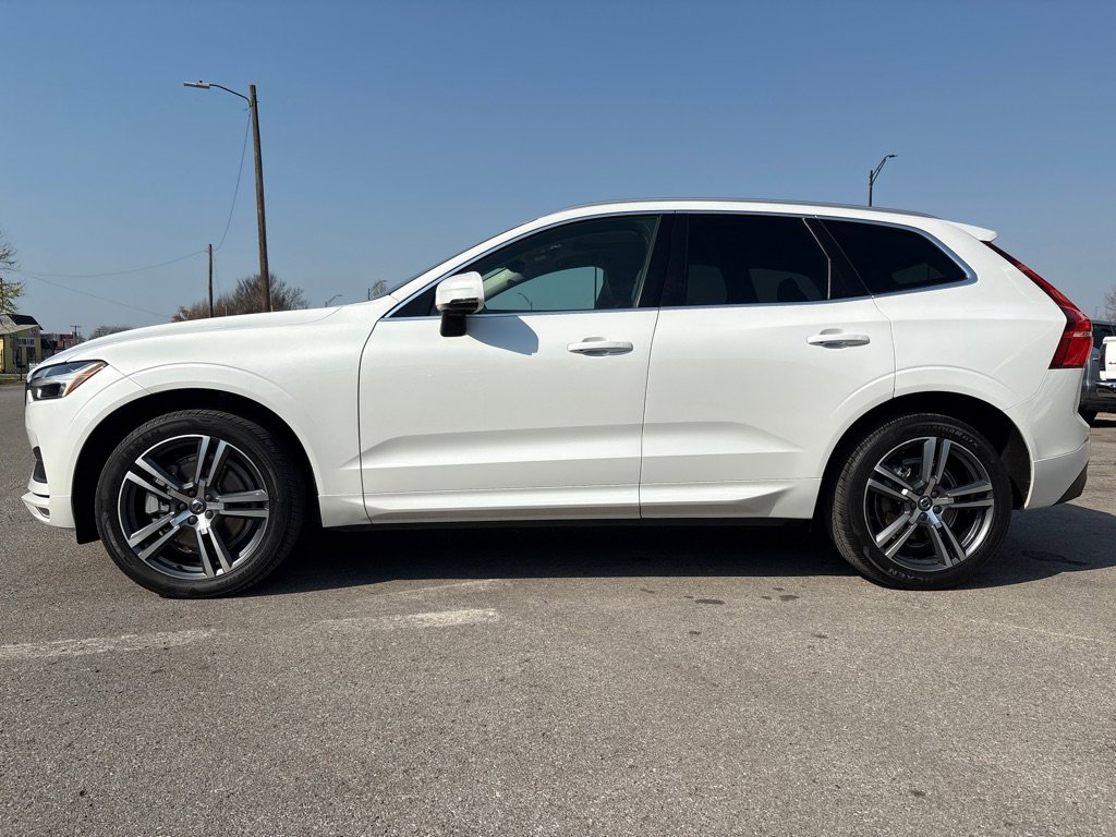 Used 2021 Volvo XC60 T6 Momentum image 3