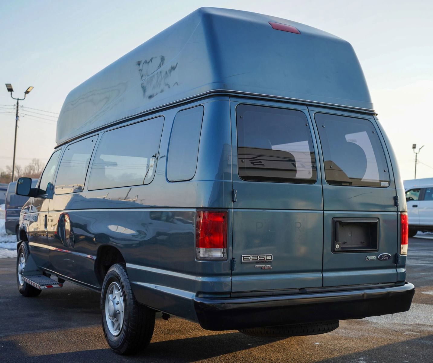 Used 2014 Ford E-350 and Econoline 350 Extended Super Duty w/ Power Group RWD image 4