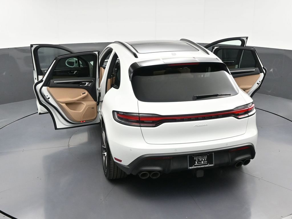 Used 2025 Porsche Macan AWD/4WD image 35