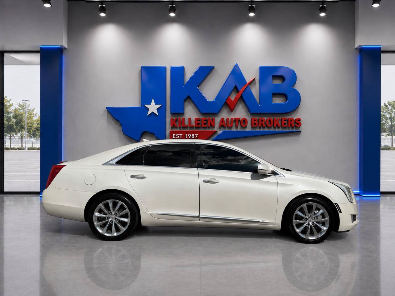 Used 2013 Cadillac XTS Luxury FWD image 2