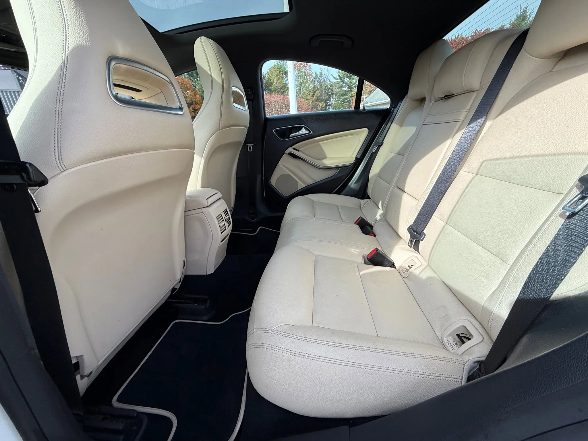 Used 2015 Mercedes-Benz CLA 250 4MATIC image 11