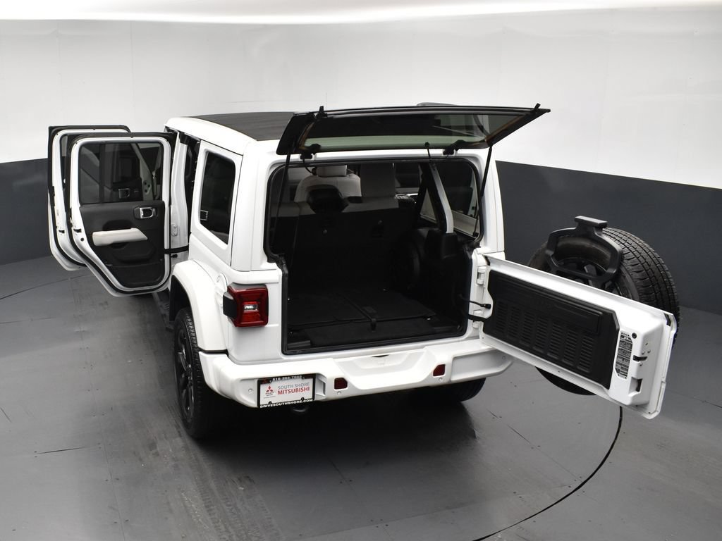 Used 2022 Jeep Wrangler Unlimited Sahara AWD/4WD image 28
