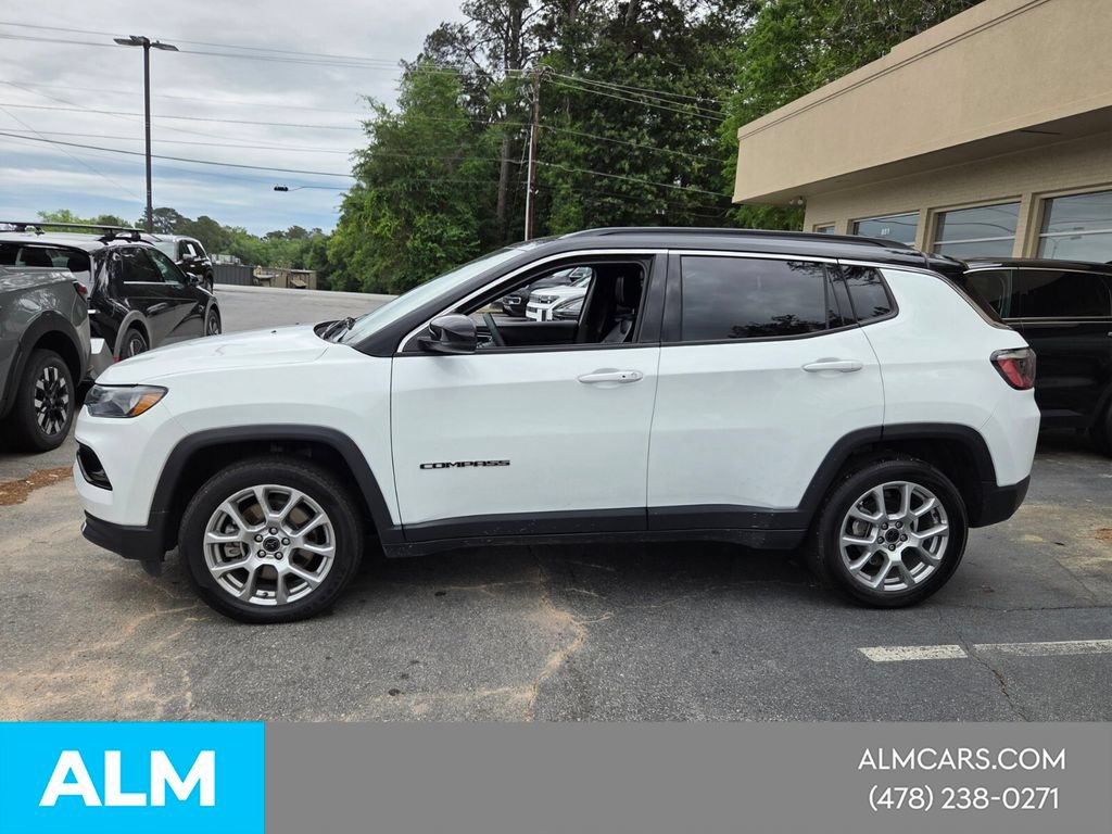 Used 2025 Jeep Compass Limited AWD/4WD image 3