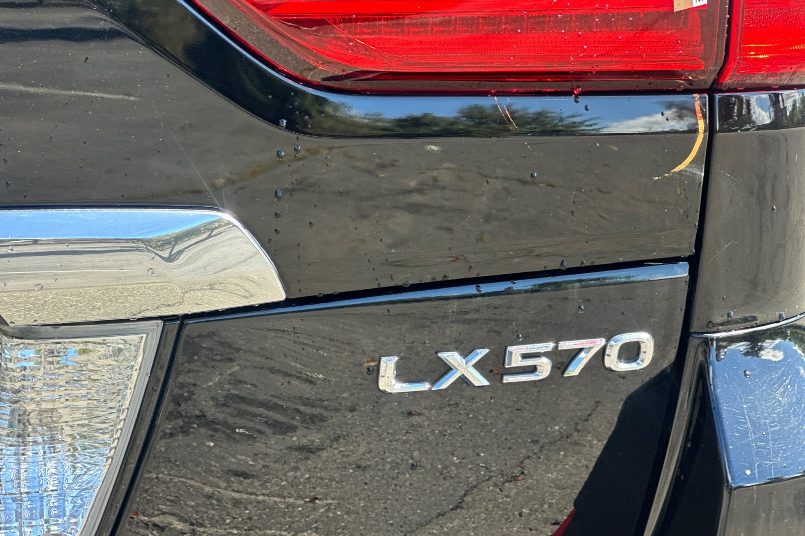 Used 2017 Lexus LX 570 4WD w/ Luxury Package image 38