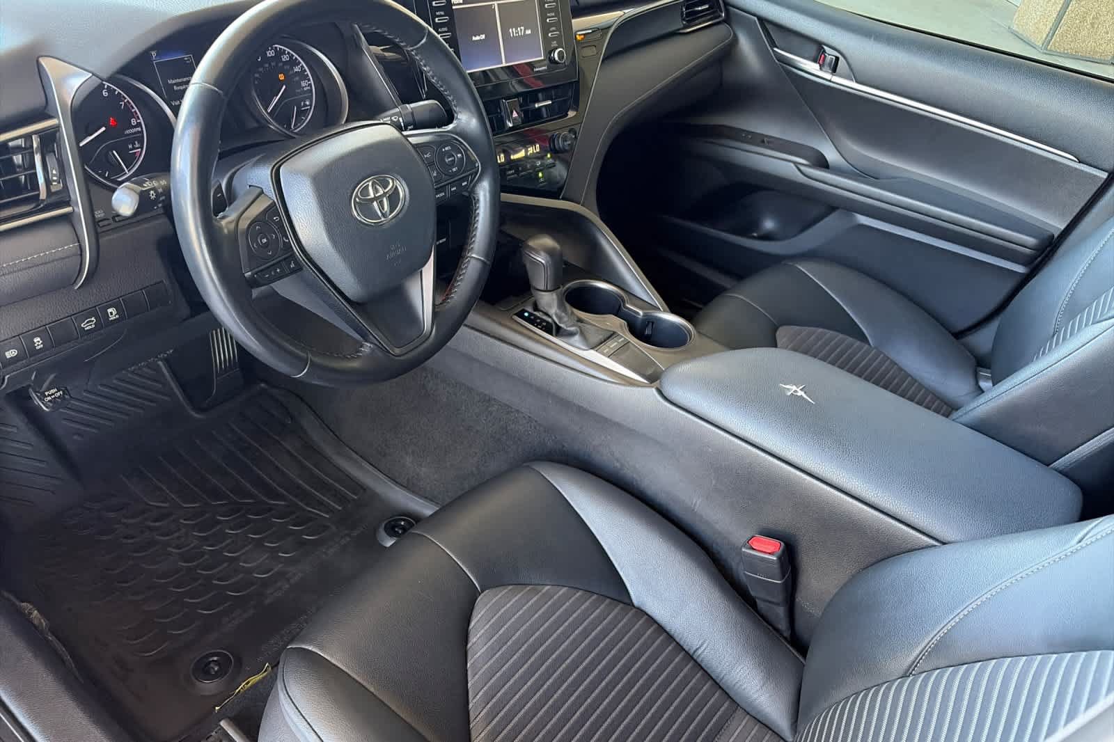 Used 2022 Toyota Camry SE FWD image 11