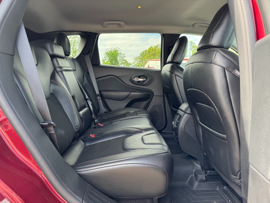 Used 2019 Jeep Cherokee Trailhawk AWD/4WD image 18
