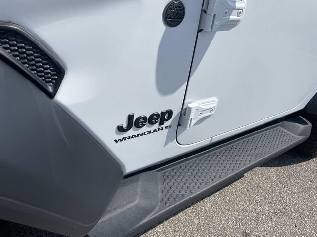 Used 2024 Jeep Wrangler Sport AWD/4WD image 15