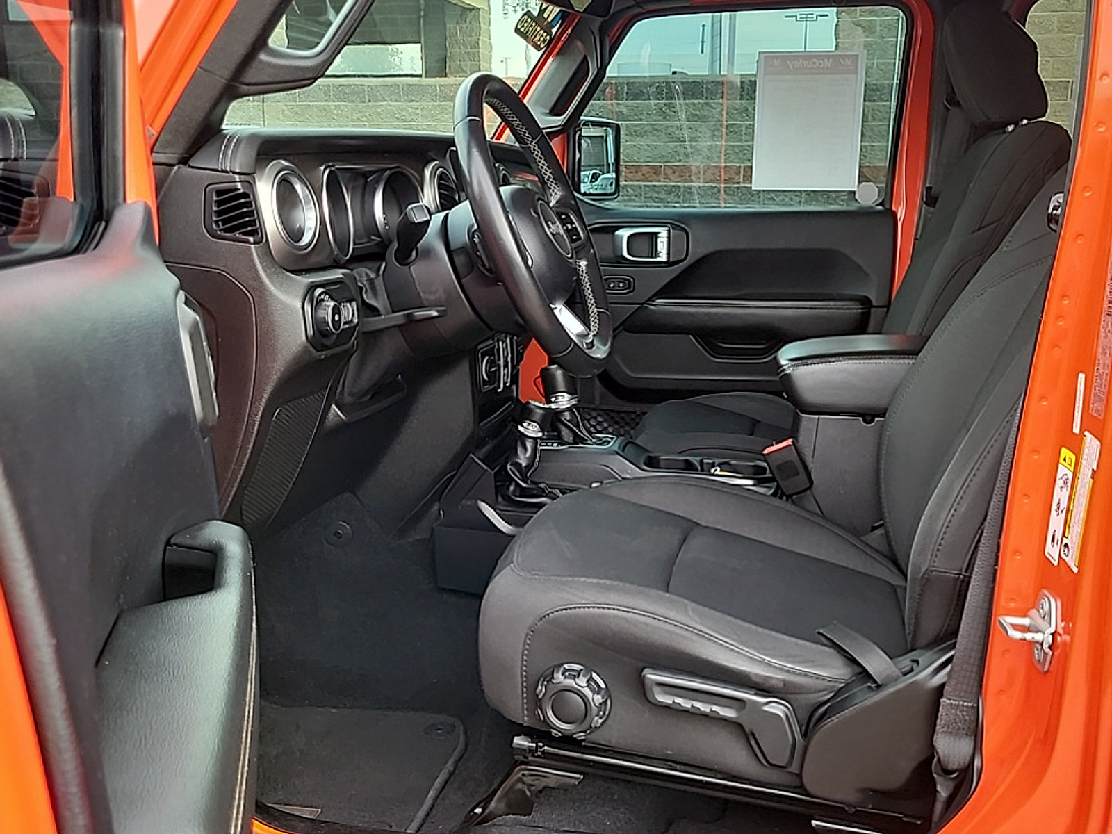 Used 2019 Jeep Wrangler Unlimited Sahara w/ Uconnect 4C Nav & Sound Group AWD/4WD image 13