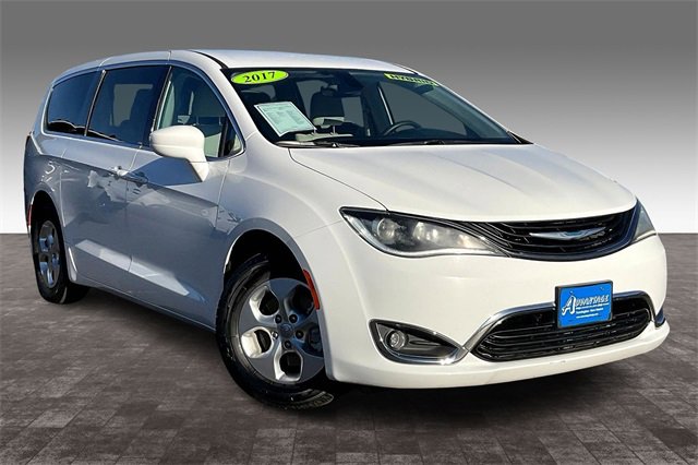 Used 2017 Chrysler Pacifica Touring Plus image 11