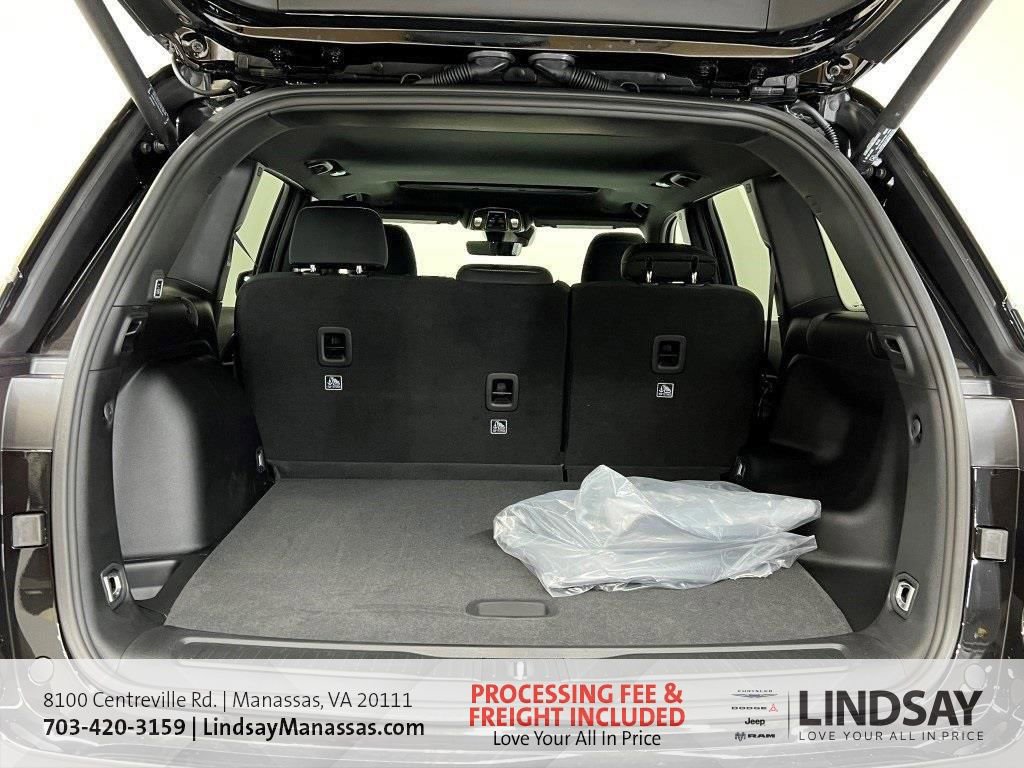 New 2025 Jeep Grand Cherokee Laredo X w/ Luxury Tech Group I AWD/4WD image 6