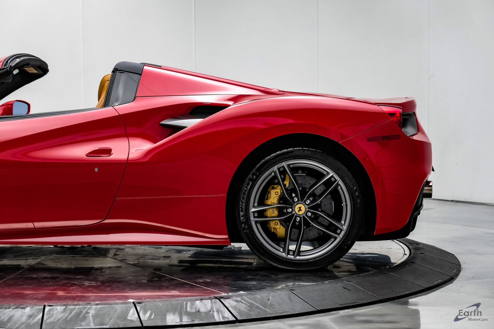 Used 2018 Ferrari 488 Spider RWD image 12