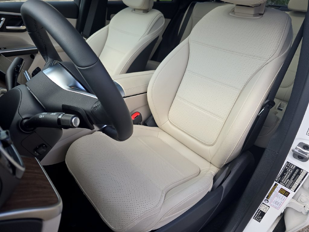 Used 2026 Mercedes-Benz GLC 300 4MATIC image 25