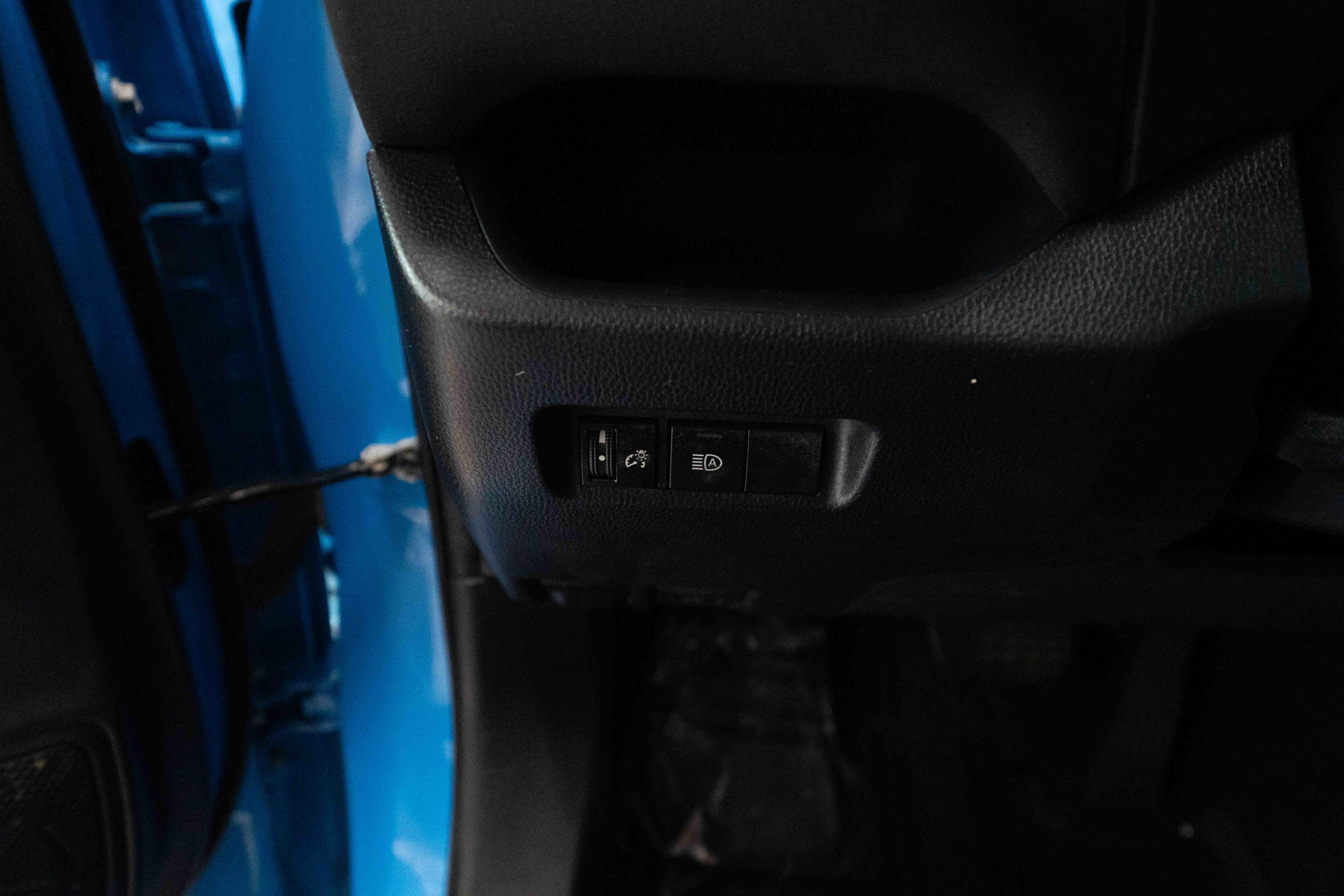 Used 2019 Toyota RAV4 LE w/ Carpet Mat Package AWD/4WD image 11