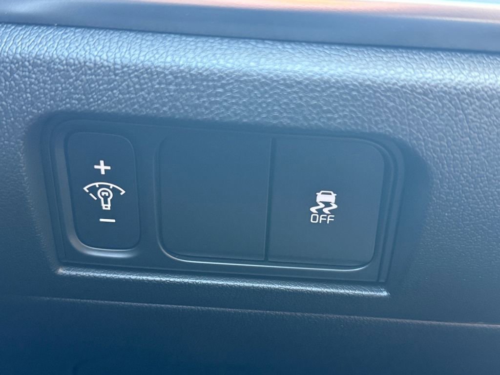 Certified 2025 Kia Sorento S image 17