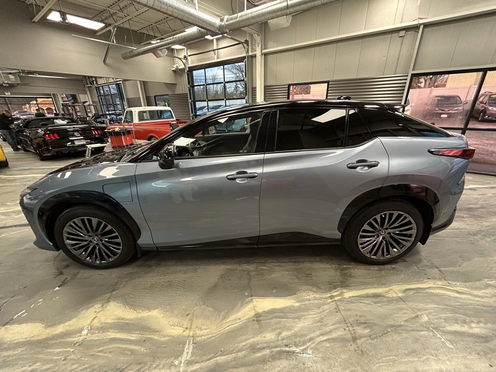 Used 2023 Lexus RZ 450e Premium w/ Accessory Package (P1) image 33