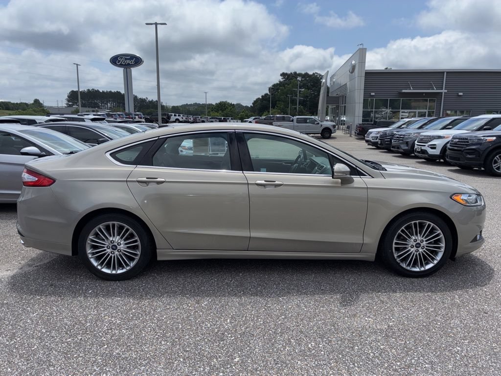 Used 2015 Ford Fusion SE w/ Equipment Group 202A FWD image 4