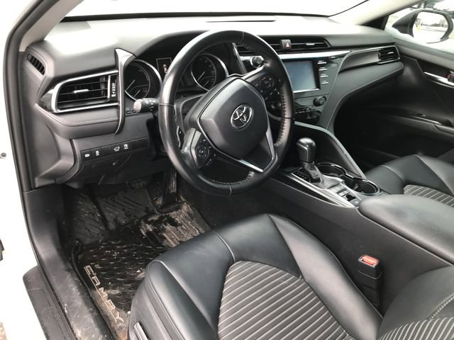 Used 2019 Toyota Camry SE image 3