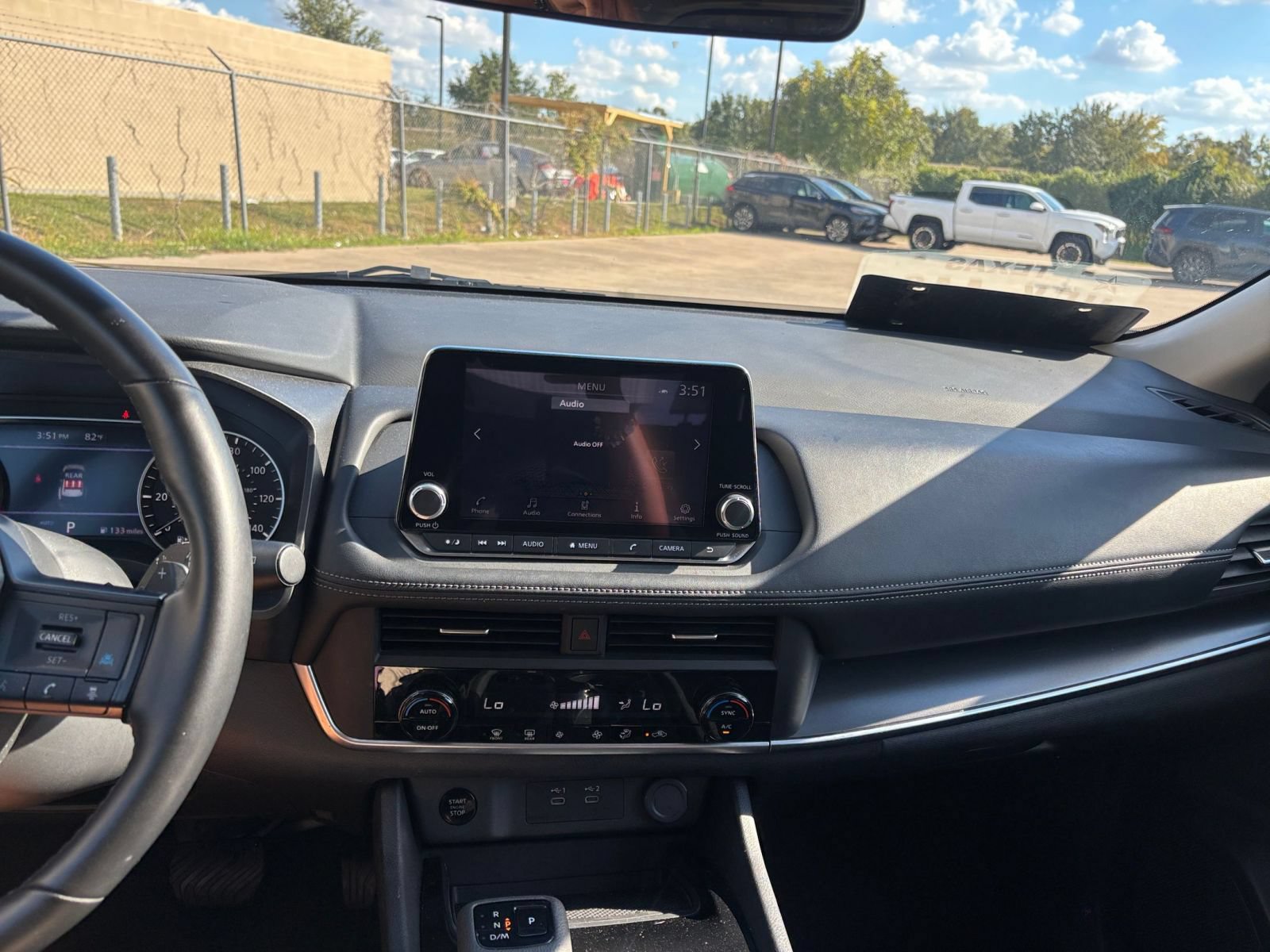 Used 2025 Nissan Rogue SV AWD/4WD image 16