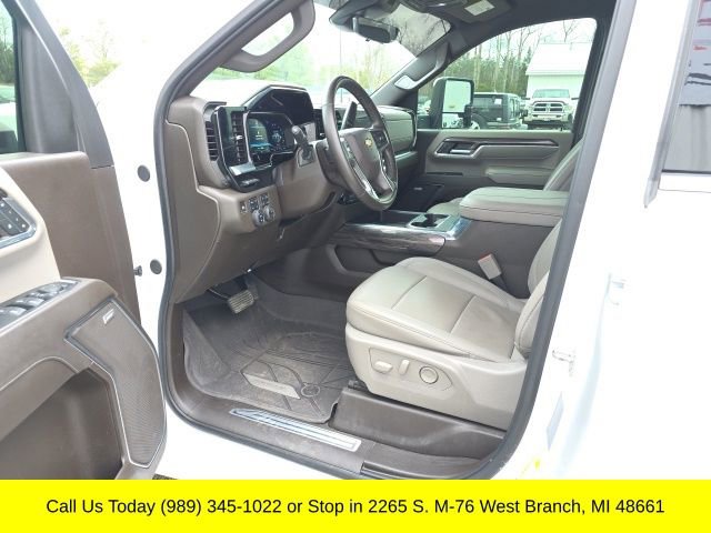Used 2024 Chevrolet Silverado 2500 LTZ w/ LTZ Convenience Package image 11