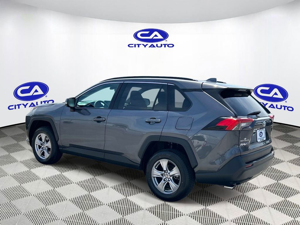 Used 2022 Toyota RAV4 XLE AWD/4WD image 6