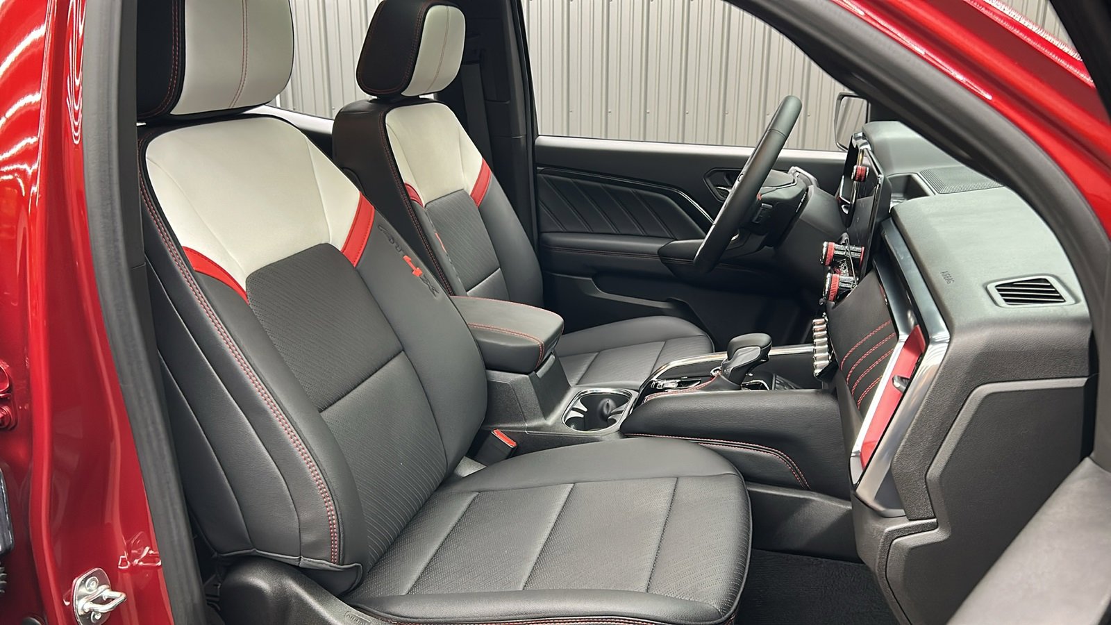 Used 2024 GMC Canyon AT4X image 37