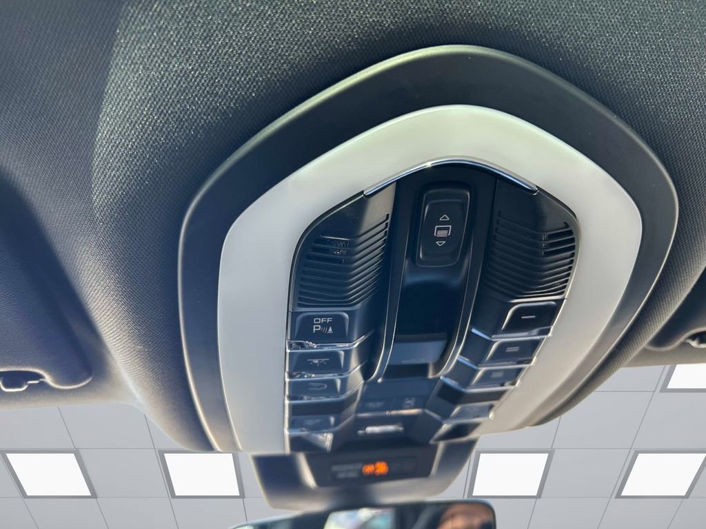 Used 2023 Porsche Macan Turbo image 29
