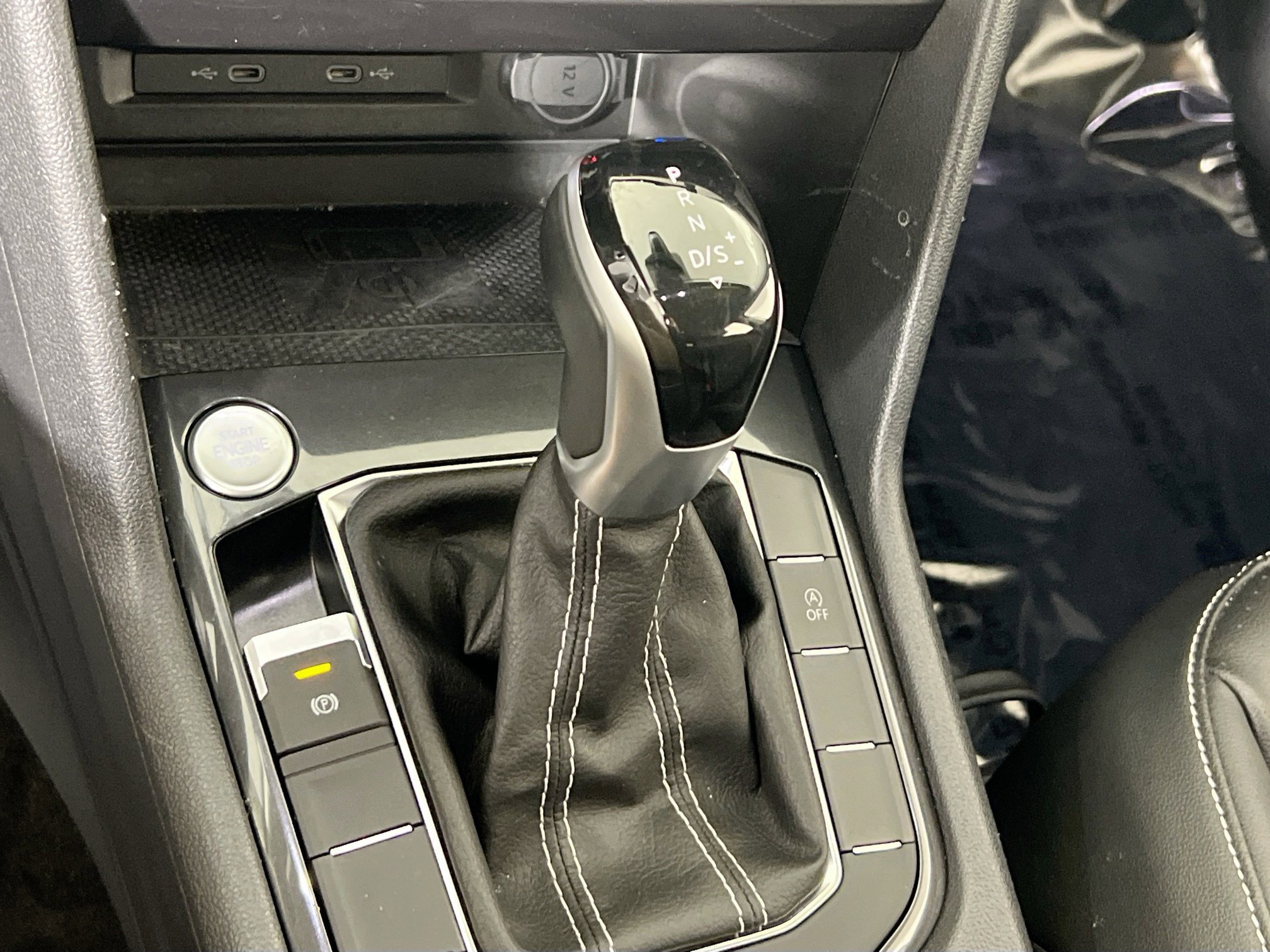 Used 2022 Volkswagen Tiguan SE AWD/4WD image 16