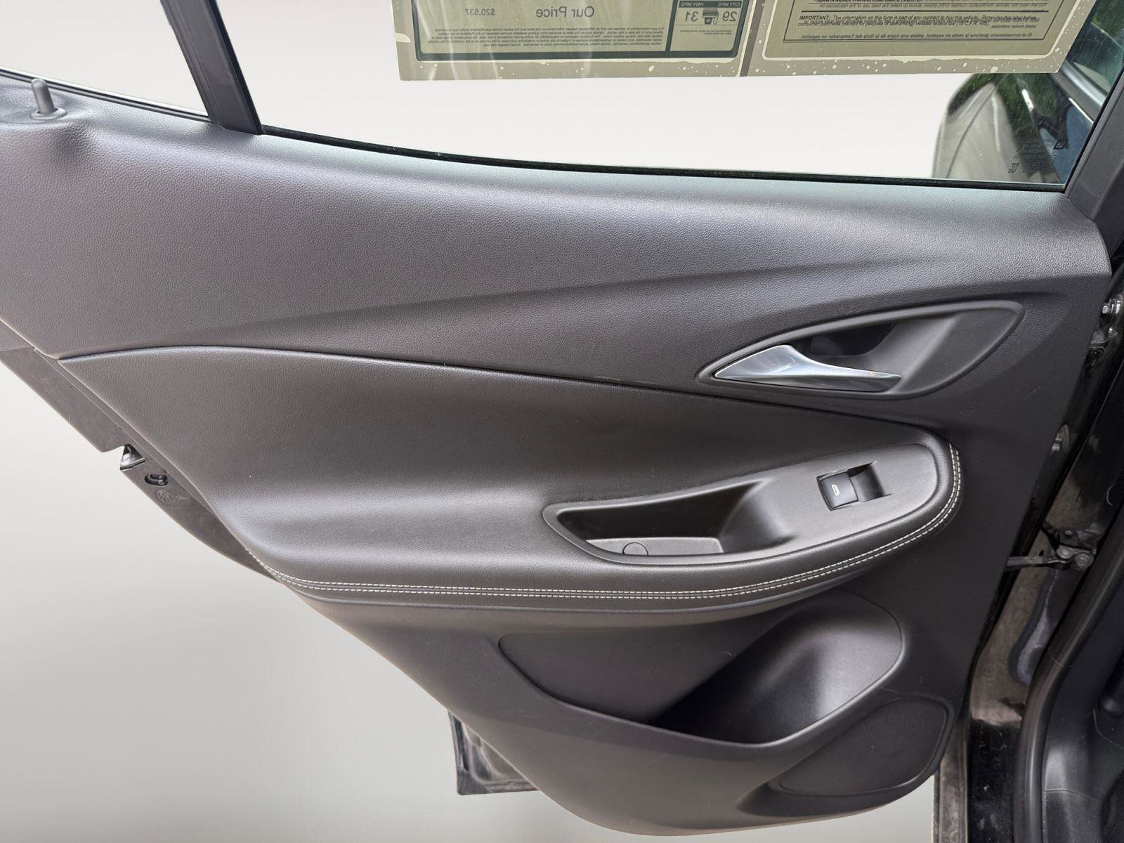 Used 2025 Buick Encore GX Preferred image 18