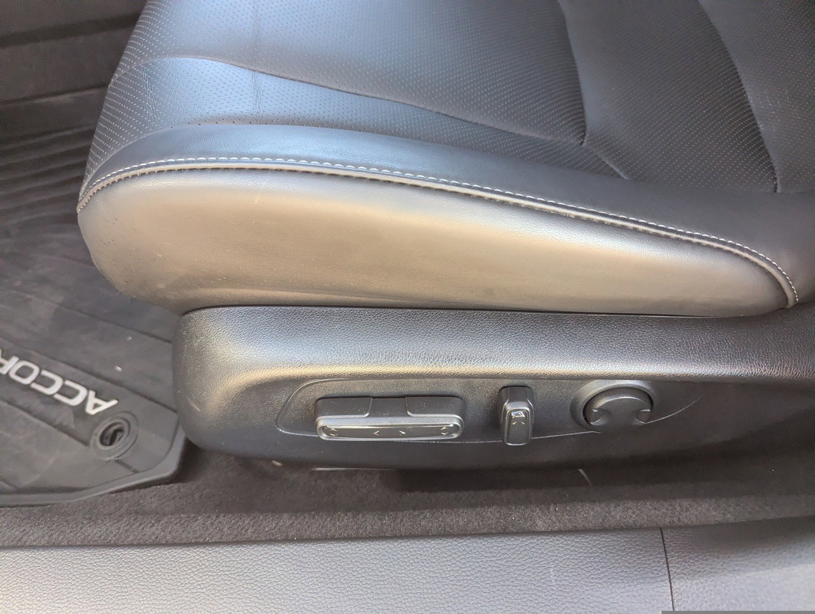 Used 2025 Honda Accord EX-L image 30