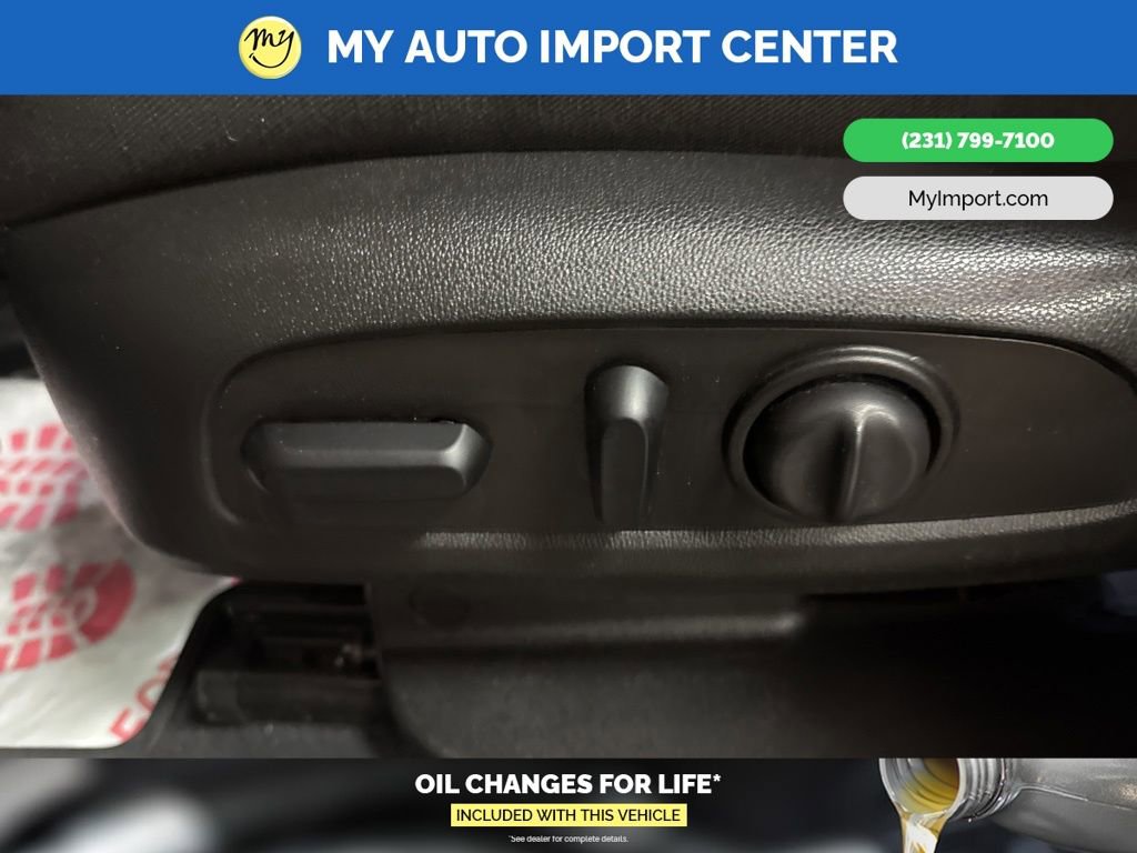 Used 2021 GMC Terrain SLE w/ Driver Convenience Package image 13