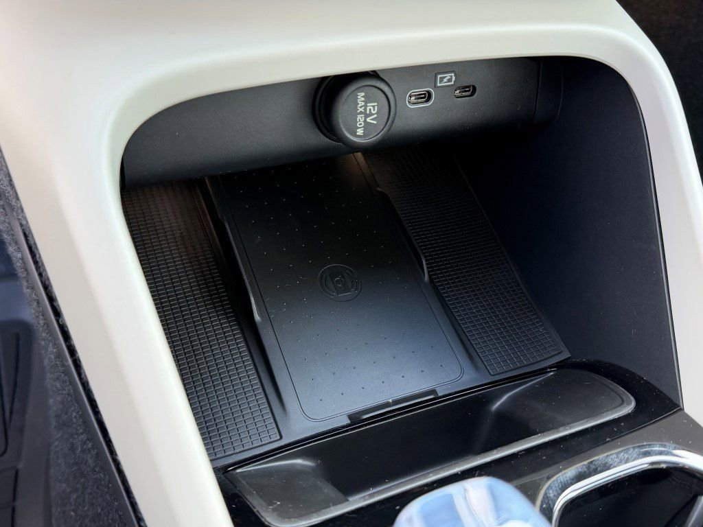 New 2026 Volvo XC40 B5 Ultra w/ Protection Package Premier image 22