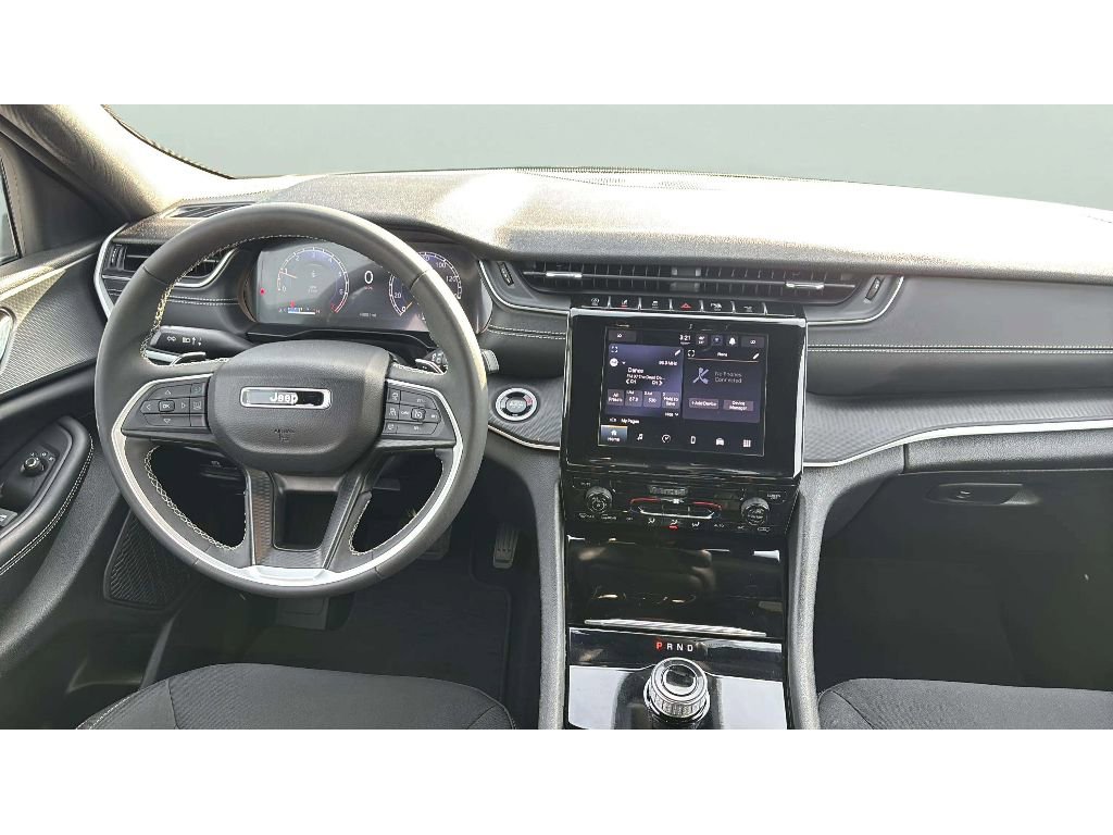 Used 2024 Jeep Grand Cherokee Laredo image 13