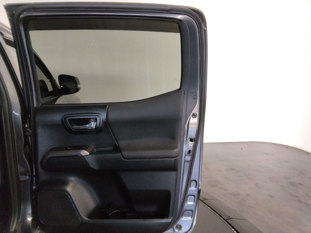 Used 2018 Toyota Tacoma TRD Off-Road image 33