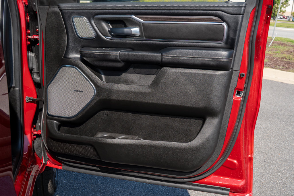 New 2026 RAM 1500 Laramie AWD/4WD image 12