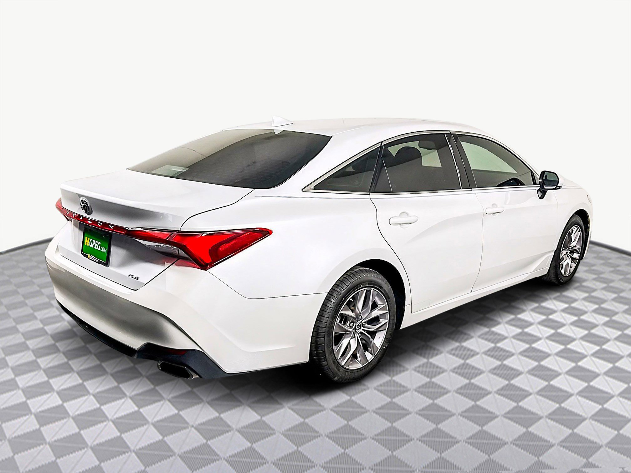 Used 2019 Toyota Avalon XLE w/ Moonroof Package image 10