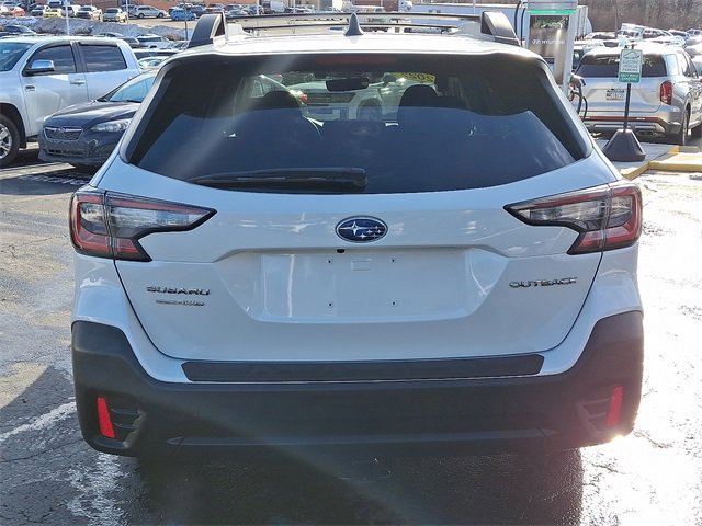 Used 2022 Subaru Outback Premium image 5