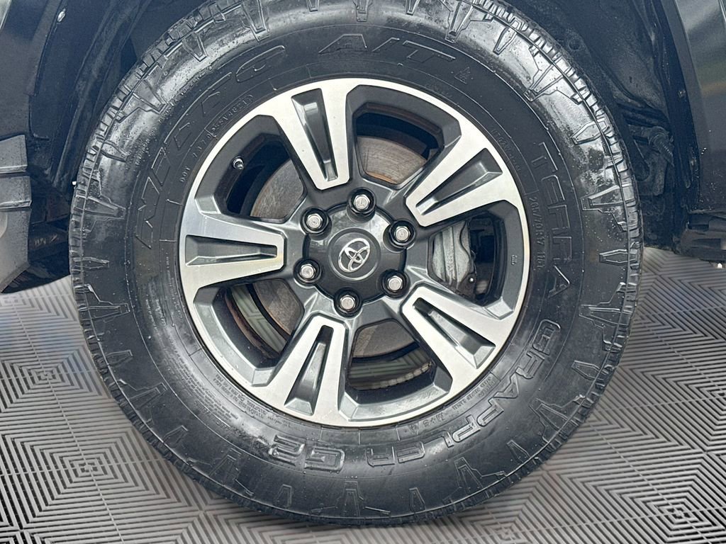 Used 2017 Toyota Tacoma TRD Off-Road RWD image 29