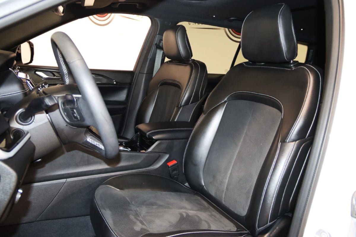 Used 2023 Jeep Grand Cherokee L Laredo AWD/4WD image 34