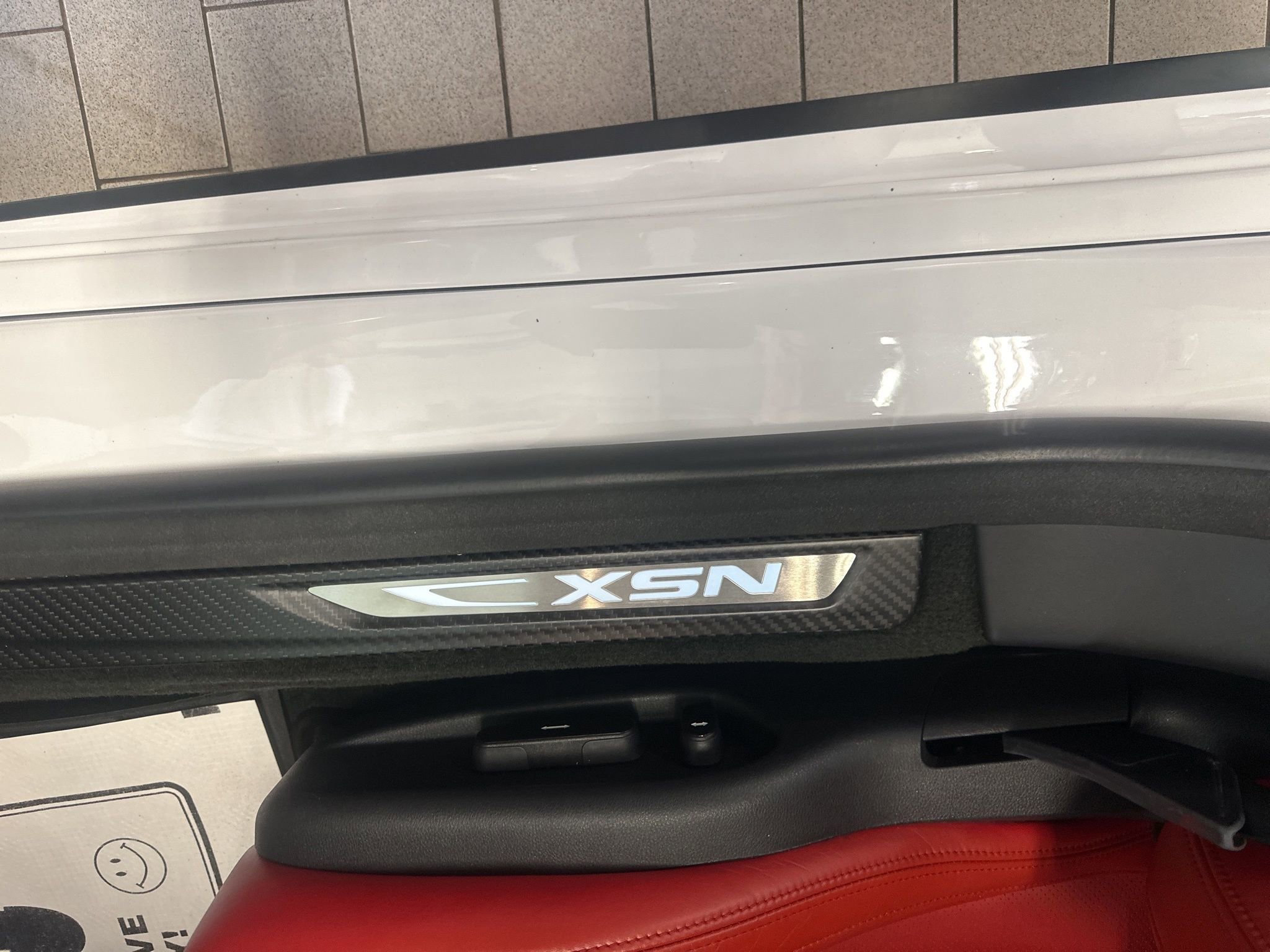 Used 2017 Acura NSX image 33