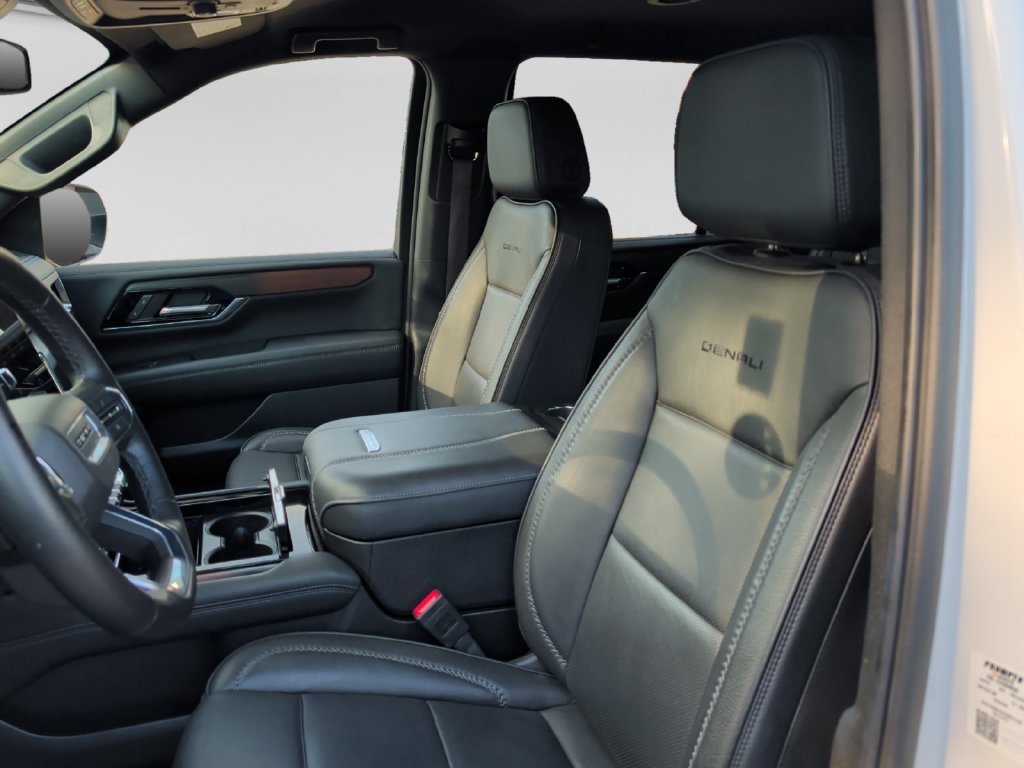 Used 2025 GMC Yukon Denali AWD/4WD image 17
